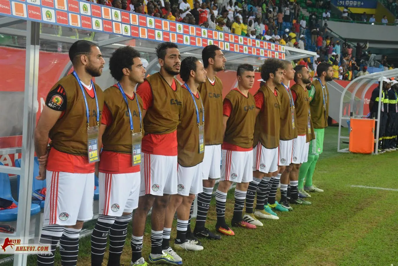 بالفيديو.. أزمه كبرى تنفجر في منتخب مصر بتصريحات ناريه من شريف اكرامي ضد احمد ناجي
