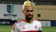 شاهد فضيحة علنية لمهاجم الزمالك وحركات خارجه بالأصابع موجهه لخالد الغندور
